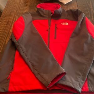North face lightweight jacket. Men’s size large. Used like new condition